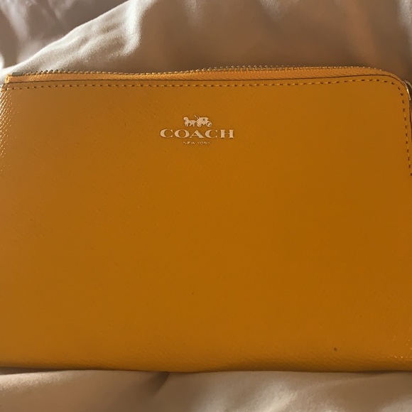 NWOT Coach wristlet - Picture 4 of 4
